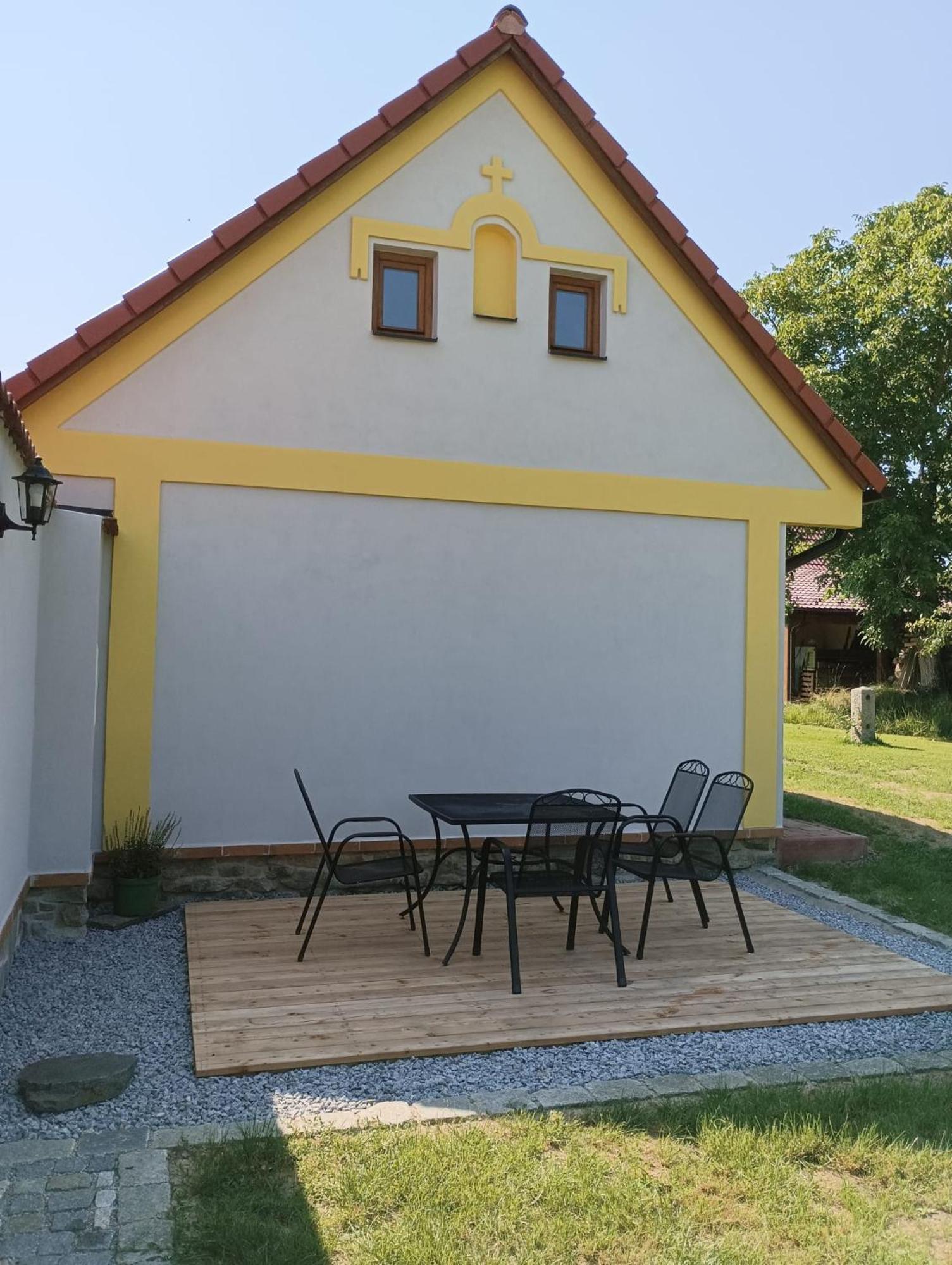 Apartman Na Statku Jílovice Εξωτερικό φωτογραφία